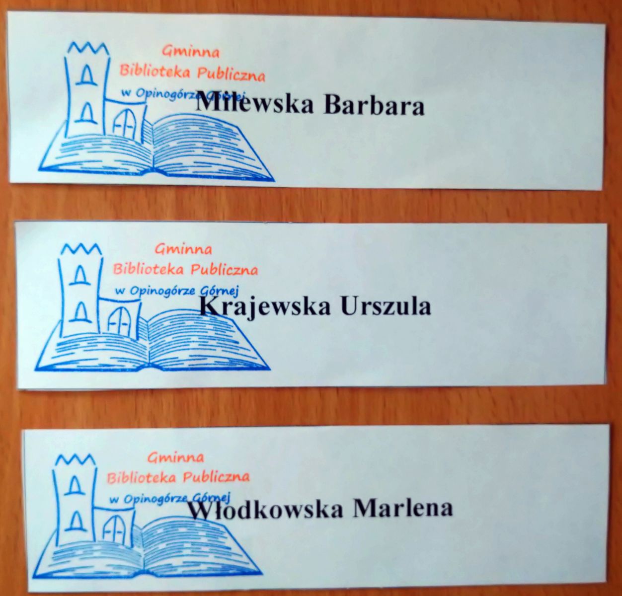 Na zdjęciu losy z nazwiskami zwycięzców w konkursie wielkanocnym.