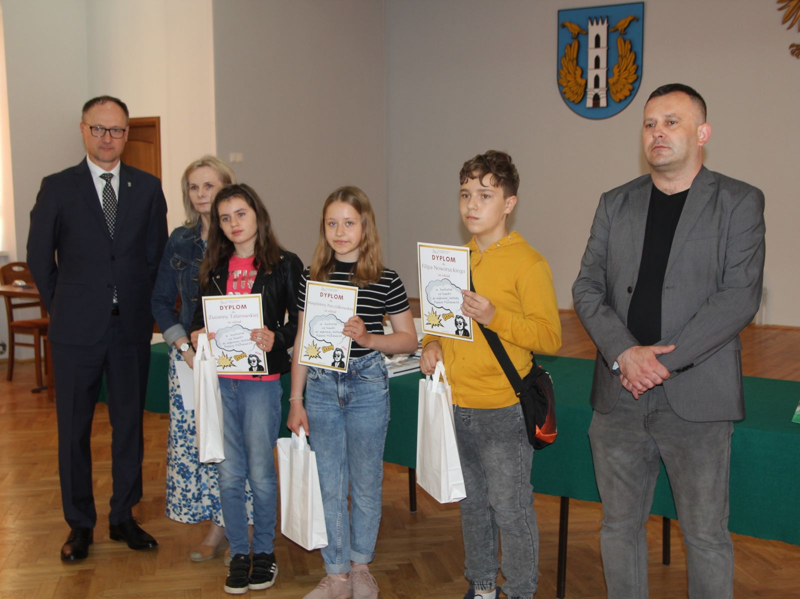 Nagrodzeni za udział w konkursie na komiks, Piotr Czyżyk Wójt Gminy, Magdalena Wiercińska, Rafał Kado